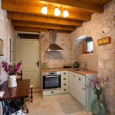 La Casa Di Bella A Tradional Stone House With Barbecue