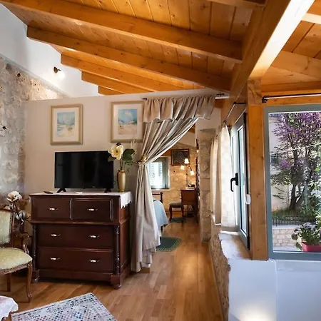 Holiday home La Casa Di Bella A Tradional Stone House With Barbecue